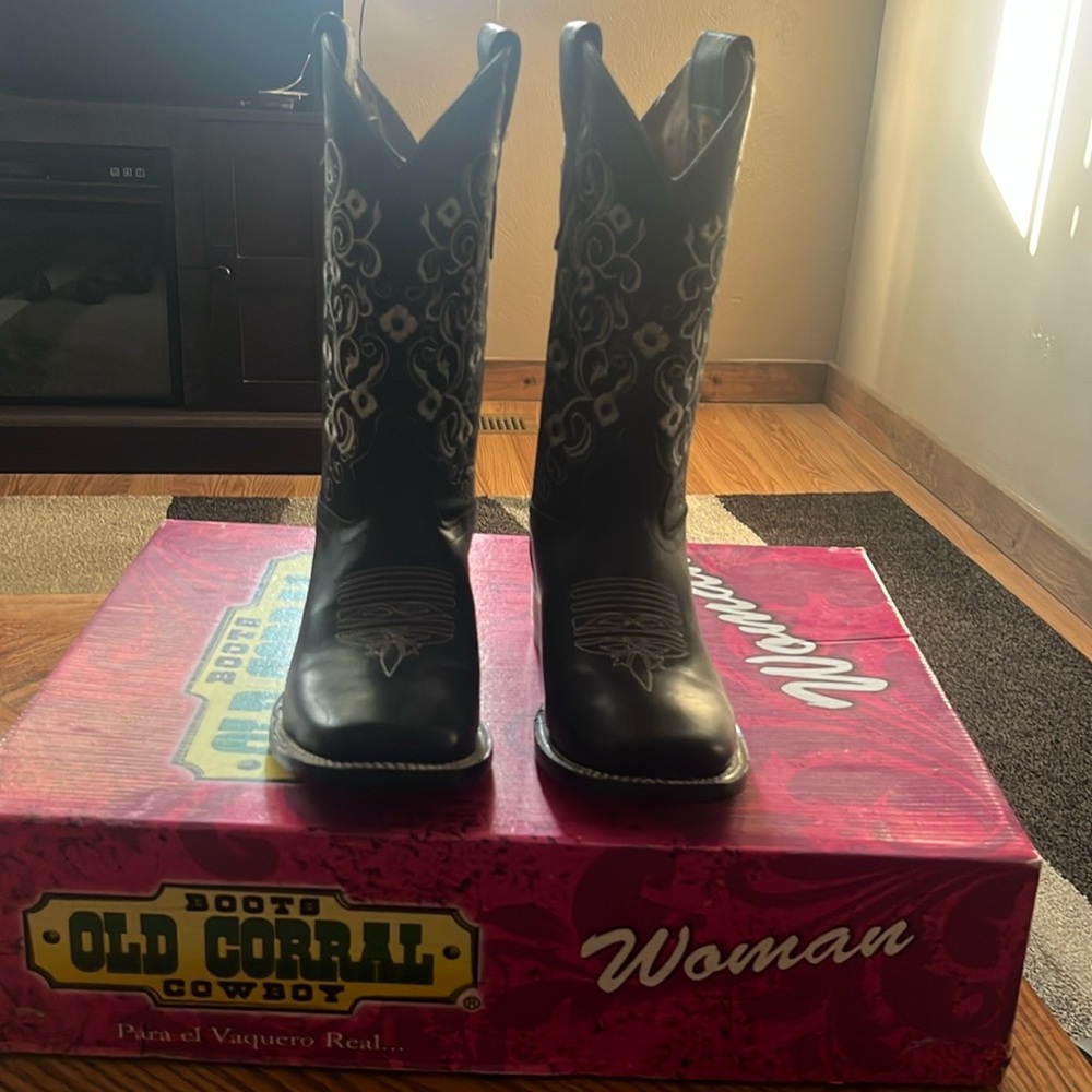 Corral Black Heeled Boots with White Detailing